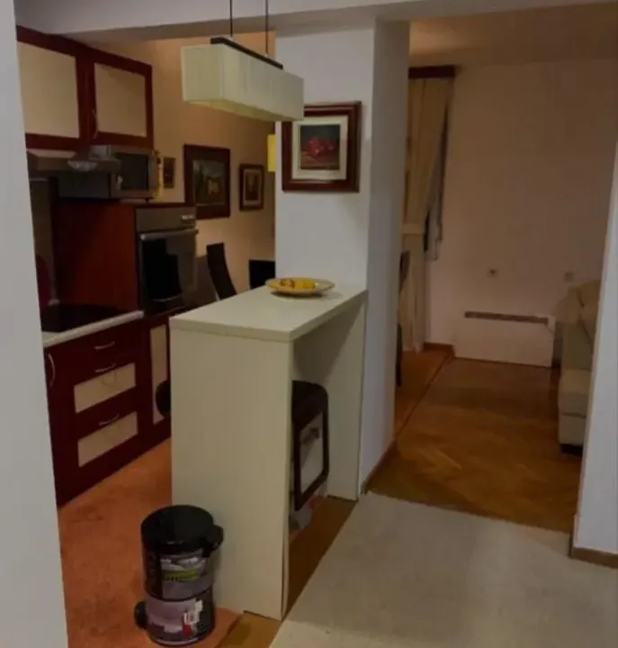 Izdavanje, dvosoban stan, 68m², Tivat, Crna Gora