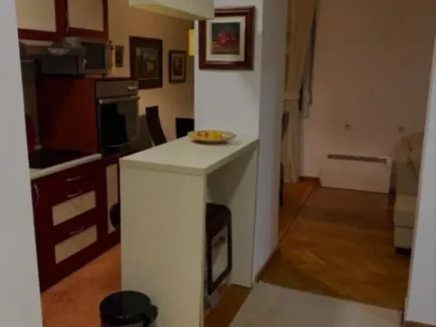 Izdavanje, dvosoban stan, 68m², Tivat, Crna Gora