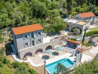 Izdavanje, kuća, 350m², Trebešin, Herceg Novi - image 1