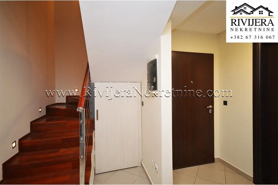 Sale, four bedroom apartment, 105m², Dobrota, Kotor