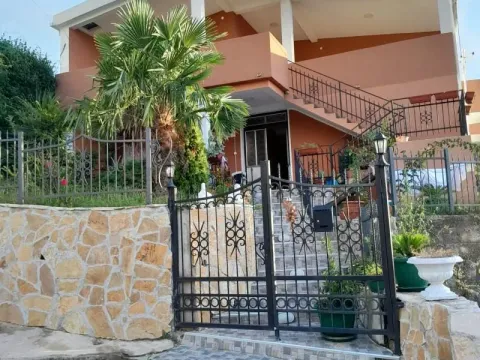 Sale, house, 400m², Bar, Crna Gora - image 1