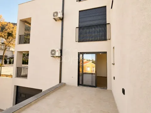 Prodaja, stan, 120m², Kotor, Crna Gora - image 4