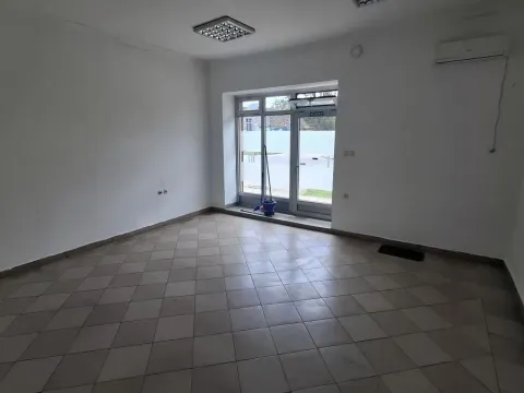 Rent, office space, 50m², Podbara, Novi Sad Sve Podlokacije - image 3