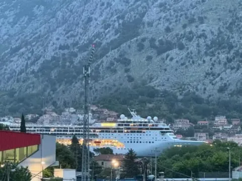 Izdavanje, kuća, 100m², Škaljari, Kotor - image 7