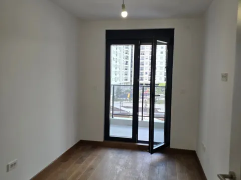 Izdavanje, dvosoban stan, 80m², Tološi, Podgorica - image 7