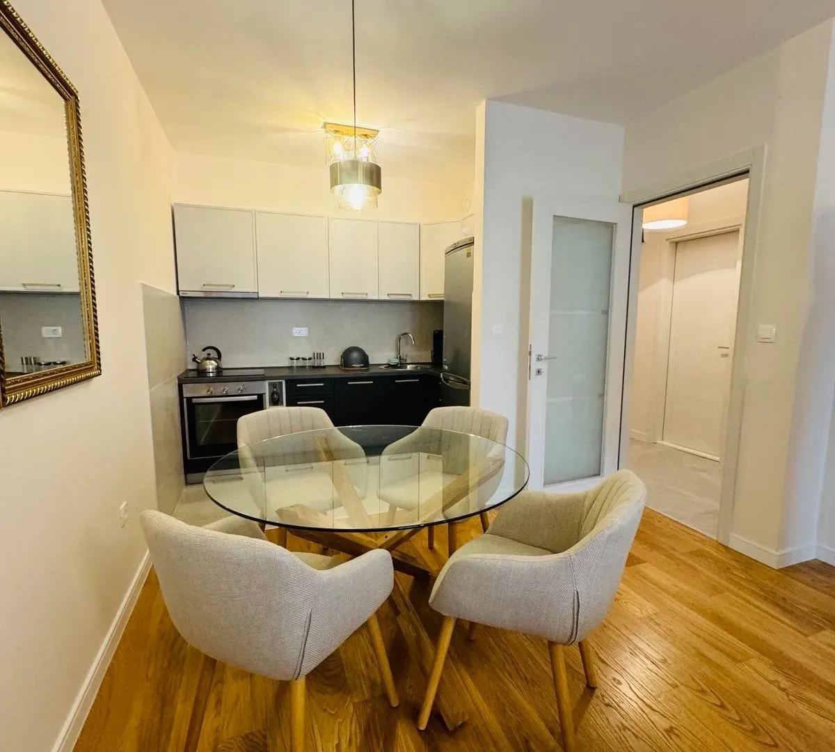 Izdavanje, jednosoban stan, 49m², Central Point, Podgorica