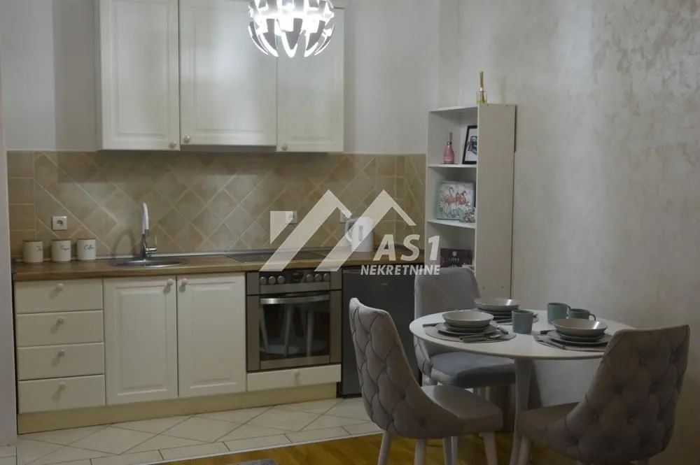 Izdavanje, jednosoban stan, 35m², Bulevar Oslobodjenja, Novi Sad Sve Podlokacije