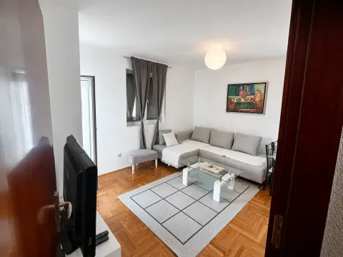 Rent, one bedroom apartment, 42m², 1 maj, Podgorica - image 2