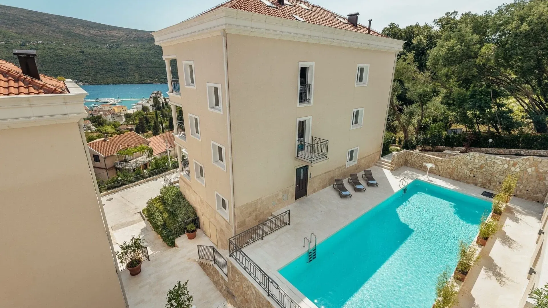 Prodaja, dvosoban stan, 134m², Đenovići, Herceg Novi