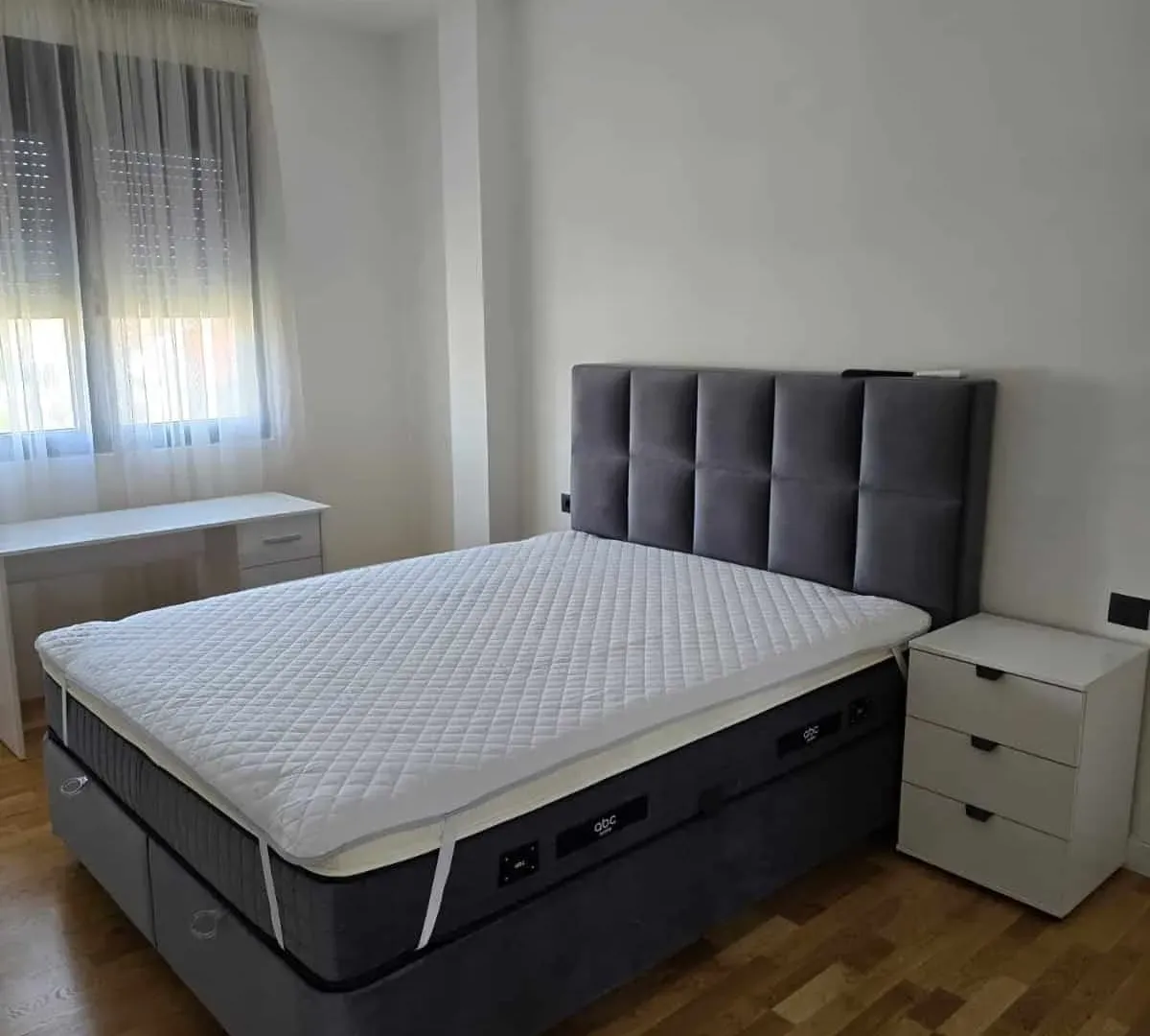 Izdavanje, trosoban stan, 130m², Tološi, Podgorica