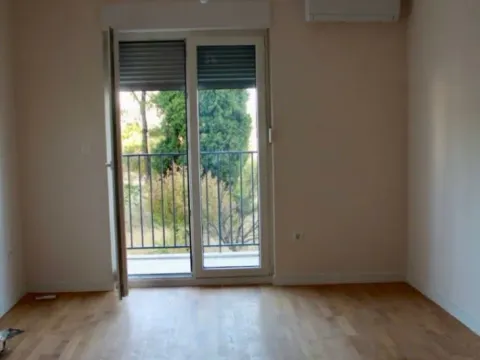 Izdavanje, jednosoban stan, 40m², Pobrežje, Podgorica - image 3