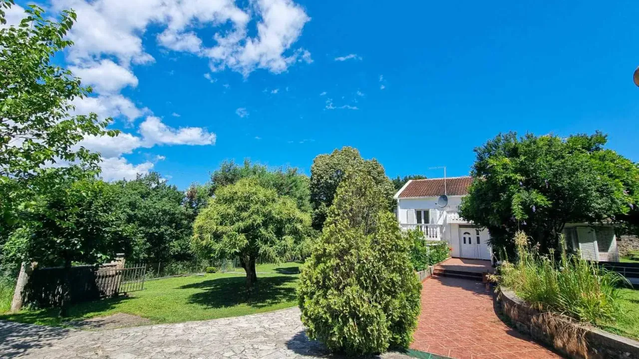 Rent, house, 250m², Mareza, Podgorica