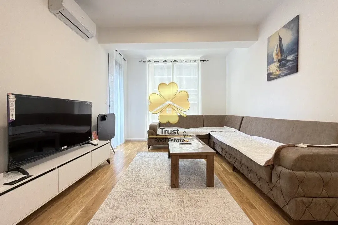 Izdavanje, dvosoban stan, 70m², Stari Aerodrom, Podgorica