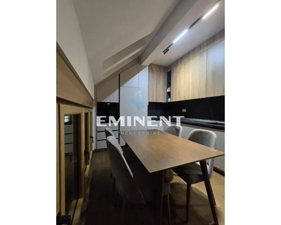 Prodaja, trosoban stan, 76m², Centar, Zlatibor