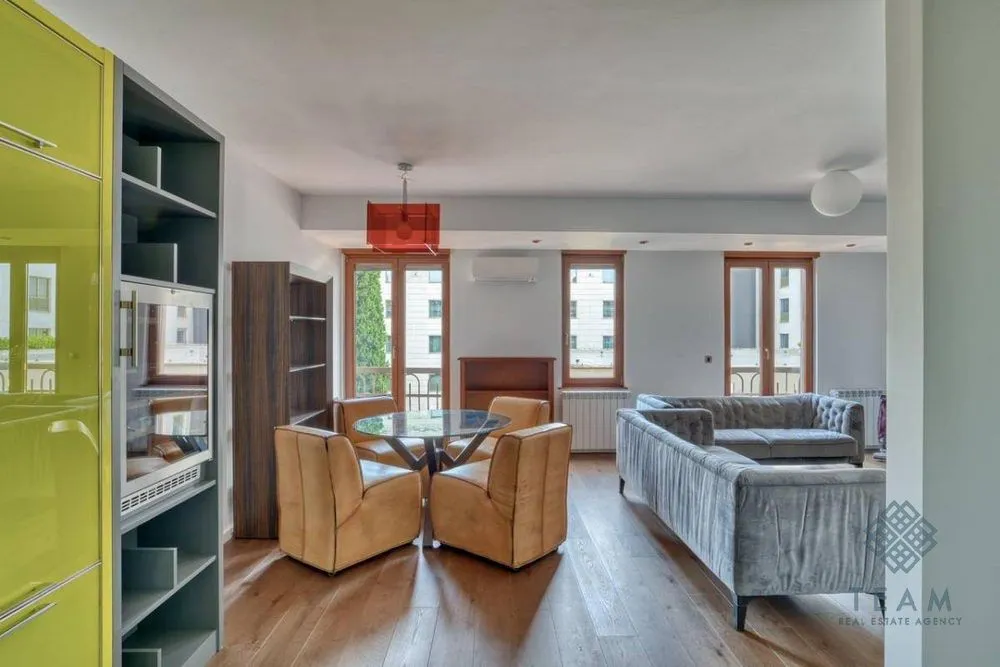 Izdavanje, dvosoban stan, 90m², Centar, Podgorica