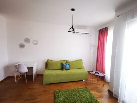 Izdavanje, garsonjera, 28m², City Kvart, Podgorica - image 3