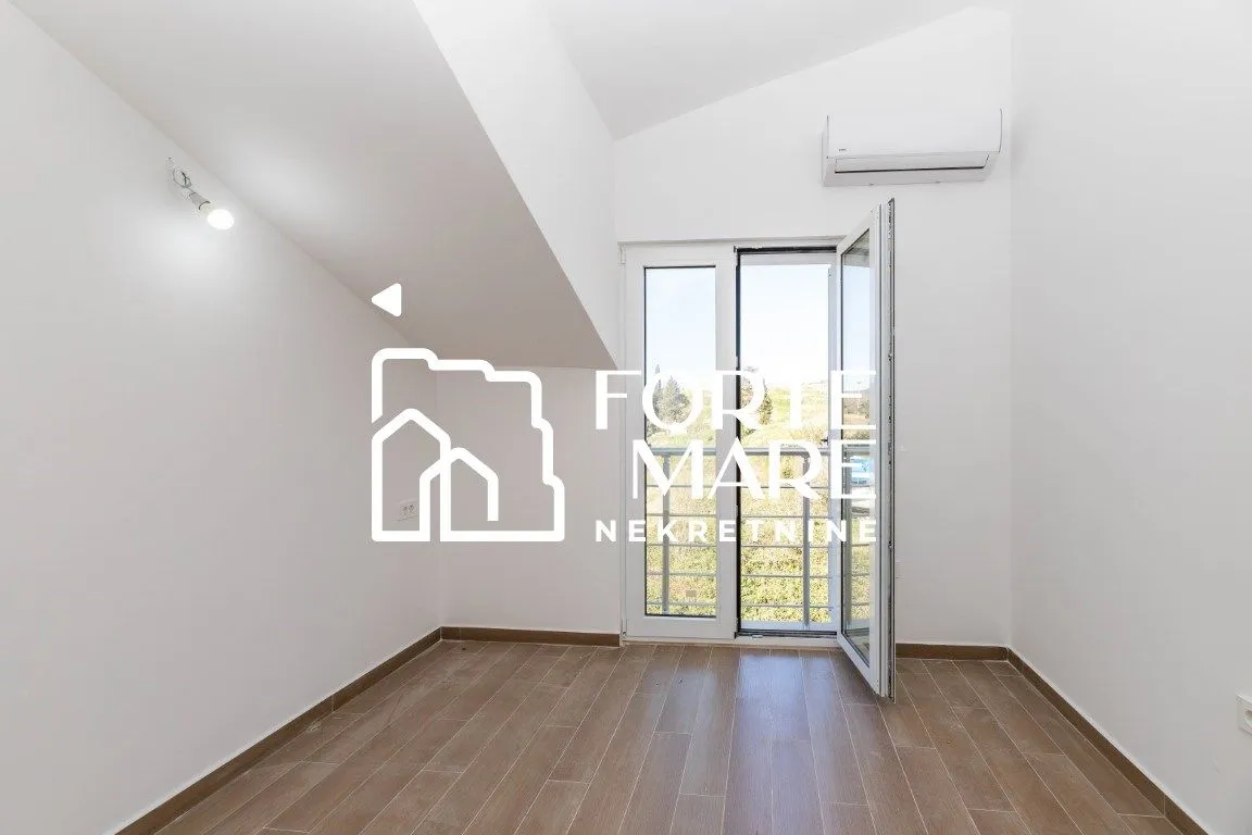 Prodaja, dvosoban stan, 74m², Đenovići, Herceg Novi