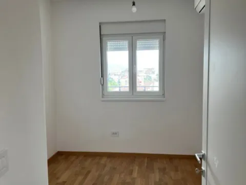 Prodaja, trosoban stan, 106m², Stari Aerodrom, Podgorica - image 2