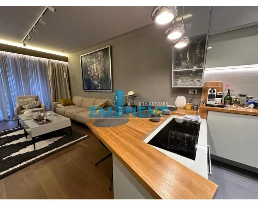 Izdavanje, trosoban stan, 90m², Novi Beograd Blok 65, Novi Beograd Sve Podlokacije