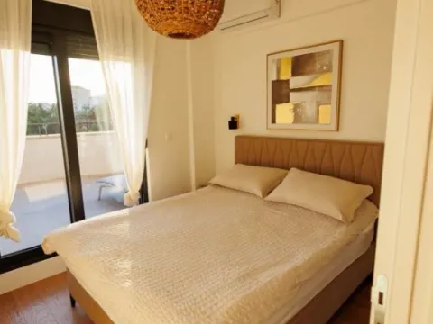 Rent, one bedroom apartment, 42m², Bečići, Budva - image 8