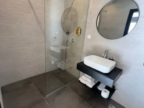 Izdavanje, garsonjera, 36m², Soho City, Bar - image 8