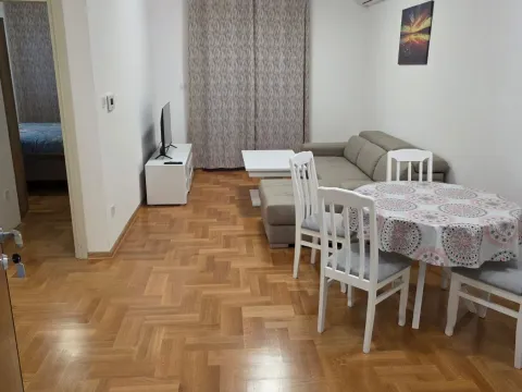 Rent, one bedroom apartment, 45m², Budva, Crna Gora - image 2