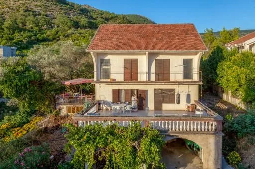 Prodaja, kuća, 136m², Tivat, Crna Gora