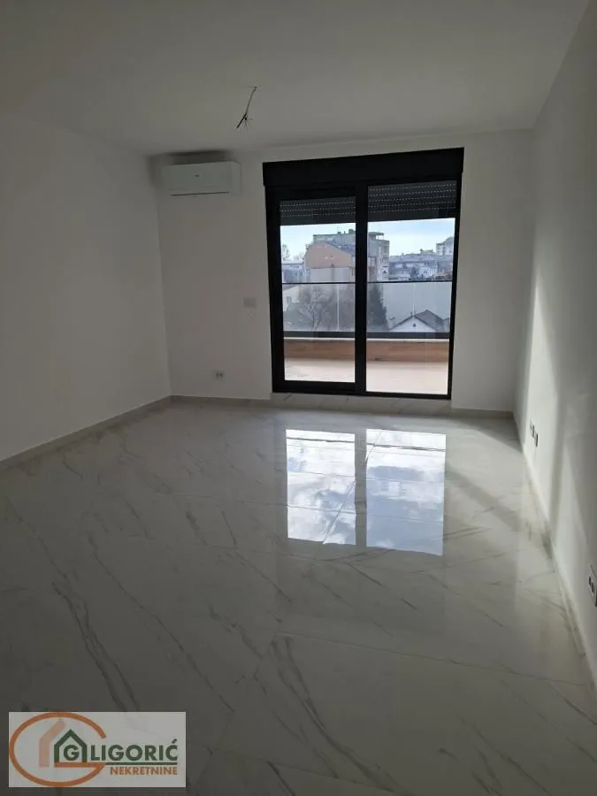 Prodaja, dvosoban stan, 77m², Pančevo, Srbija