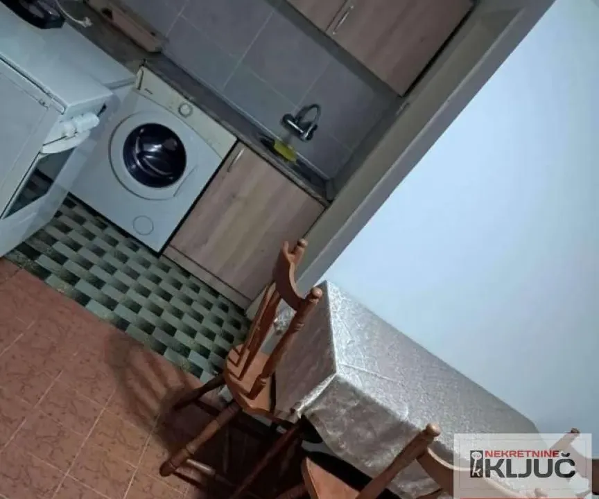 Izdavanje, jednosoban stan, 22m², Petrovaradin, Novi Sad