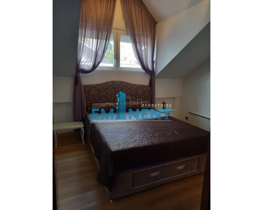 Rent, four bedroom apartment, 120m², Senjak, Beograd
