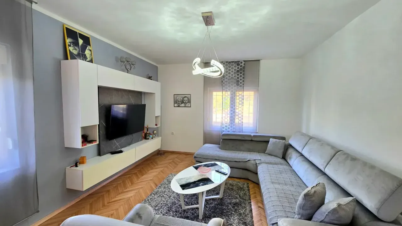Izdavanje, stan, 115m², Tivat, Crna Gora