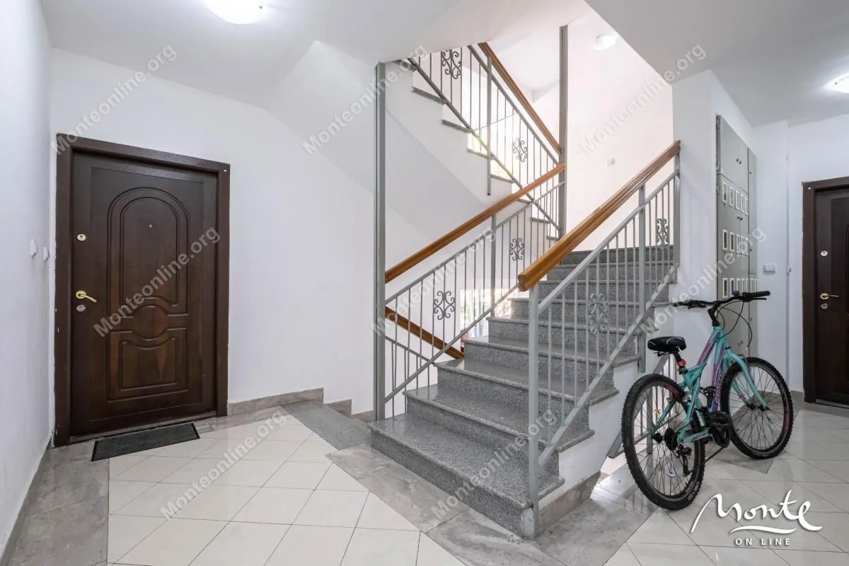 Prodaja, dvosoban stan, 48m², Dobrota, Kotor