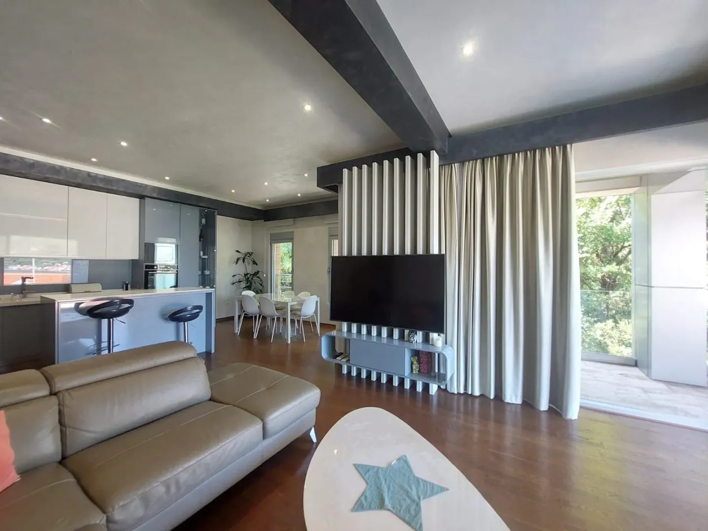 Rent, three bedroom apartment, 130m², Dobrota, Kotor