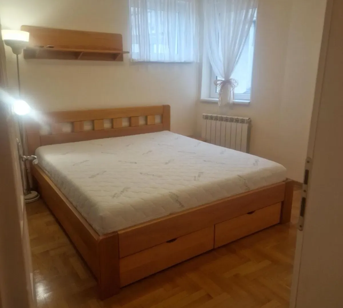 Izdavanje, trosoban stan, 82m², Dedinje Sve Podlokacije, Beograd