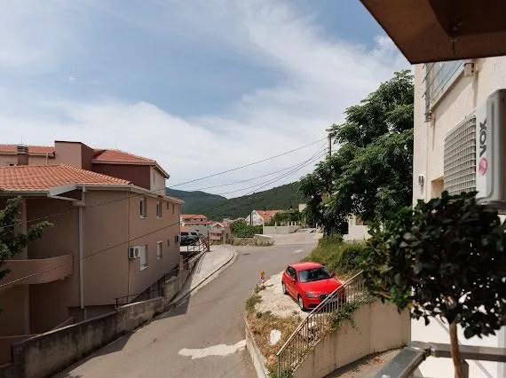 Prodaja, dvosoban stan, 66m², Lazi, Budva