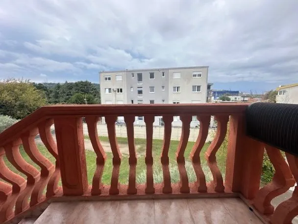 Izdavanje, trosoban stan, 130m², Bar, Crna Gora