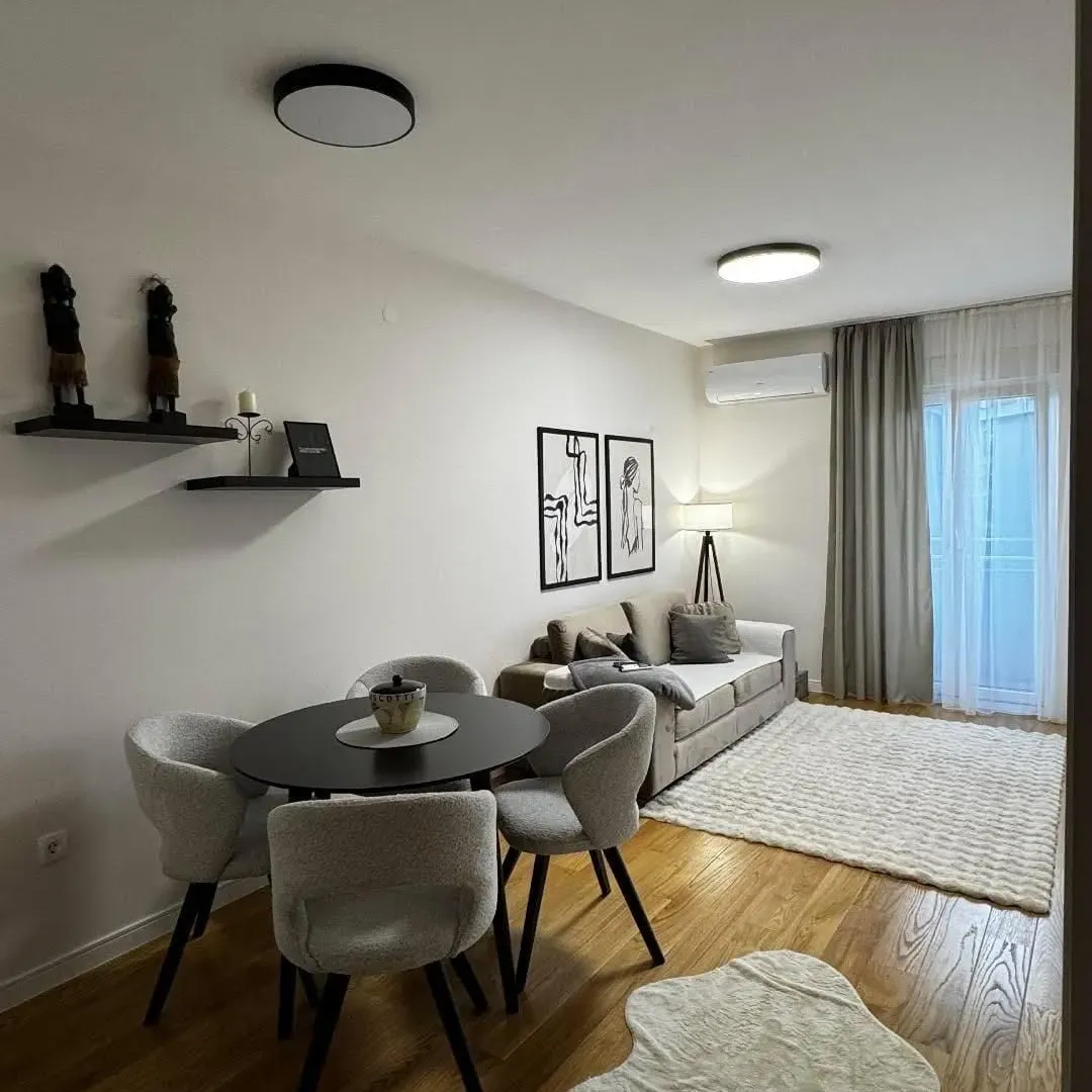 Izdavanje, jednosoban stan, 40m², Central Point, Podgorica