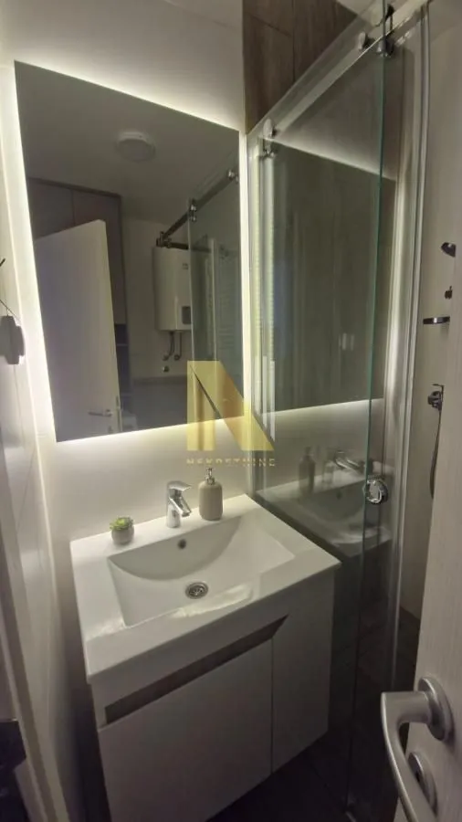 Izdavanje, trosoban stan, 53m², Salajka, Novi Sad Sve Podlokacije