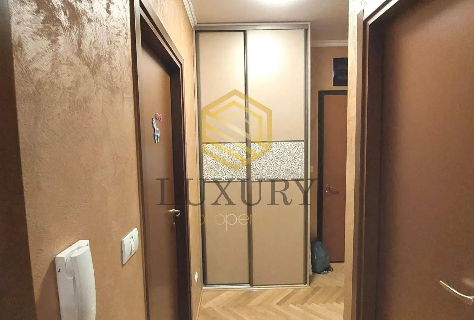 Izdavanje, dvosoban stan, 88m², City Kvart, Podgorica