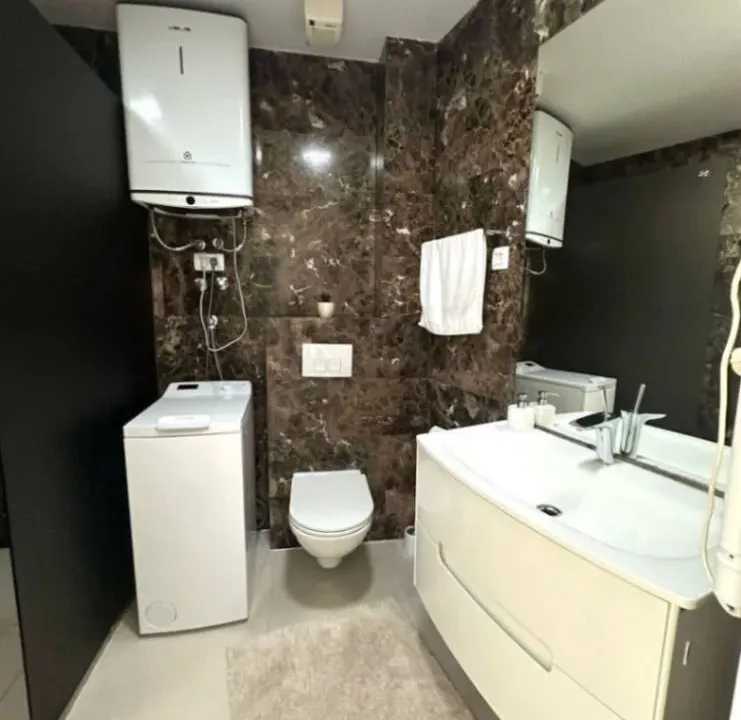 Izdavanje, jednosoban stan, 67m², Bečići, Budva