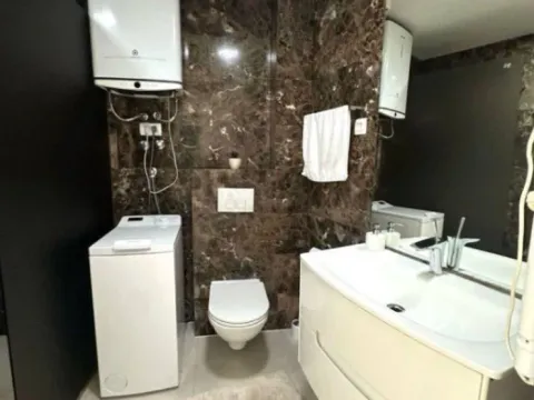 Izdavanje, jednosoban stan, 67m², Bečići, Budva