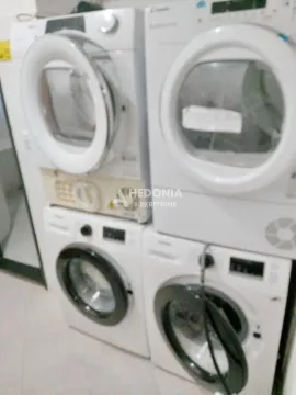 Kupatilo sa mašinama za pranje i sušenje veša. - image 14