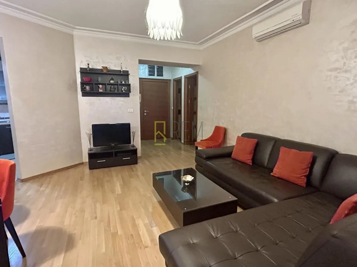 Prodaja, dvosoban stan, 100m², Centar, Podgorica