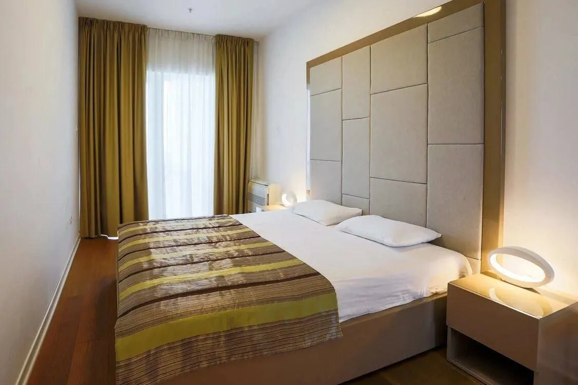 Rent, one bedroom apartment, 77m², Tre Canne, Budva