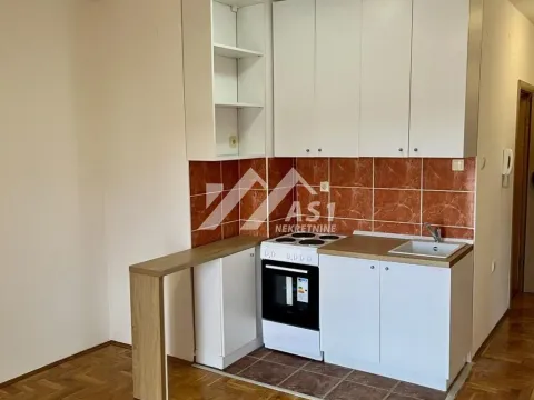 Stan in Adamovićevo Naselje