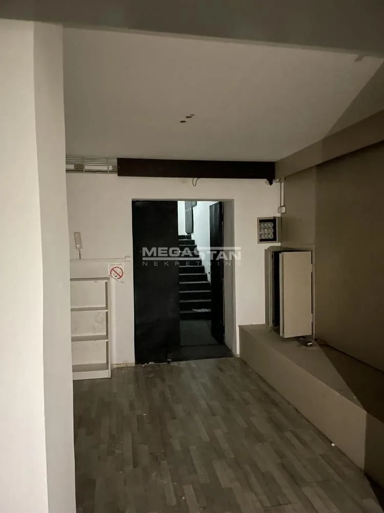 Izdavanje, poslovni prostor, 118m², Stari Grad, Beograd