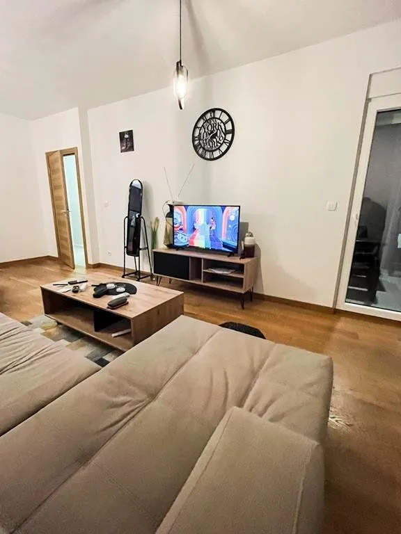 Izdavanje, jednosoban stan, 42m², City Kvart, Podgorica