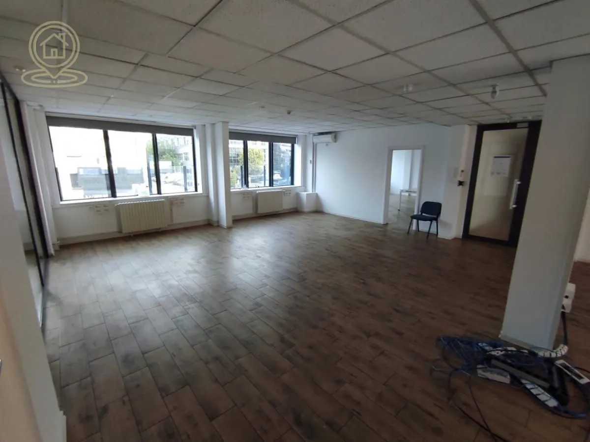 Izdavanje, poslovni prostor, 200m², Bulevar Oslobodjenja, Novi Sad Sve Podlokacije