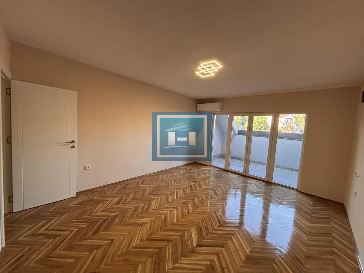 Prodaja, trosoban stan, 107m², Centar, Jagodina