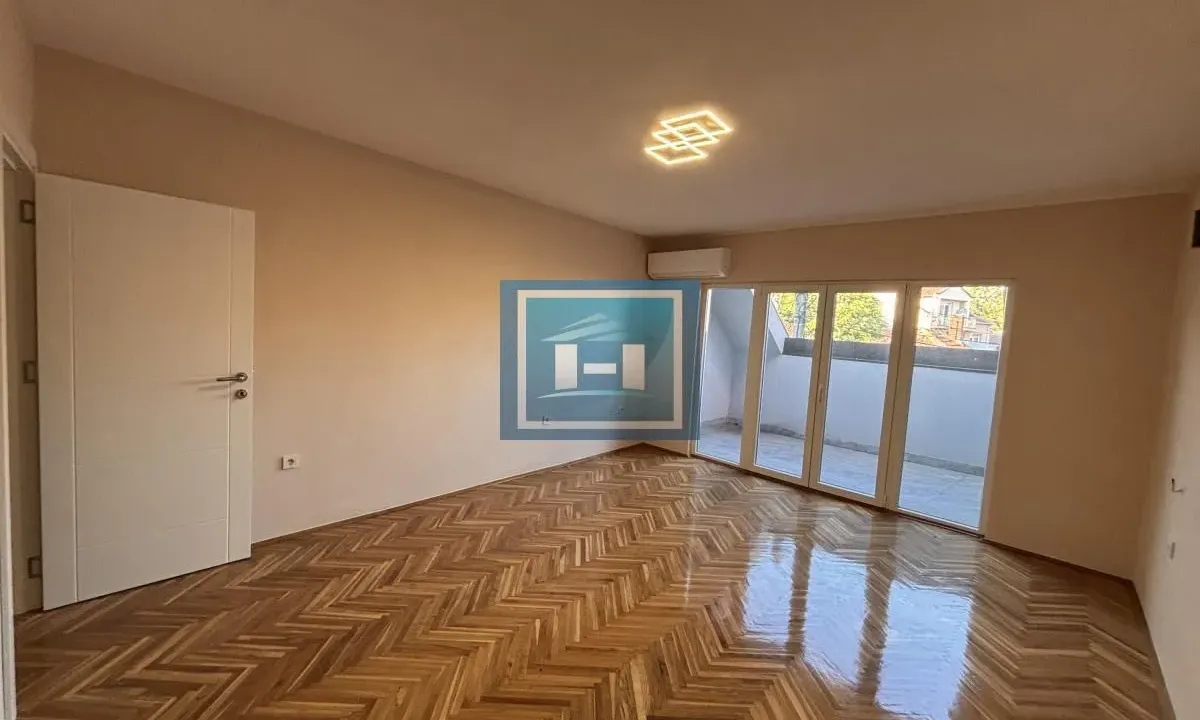 Prodaja, trosoban stan, 107m², Centar, Jagodina